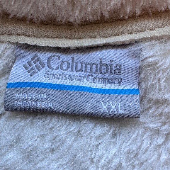 Elegant White-Cream Teddy Jacket - Picture 4 of 9